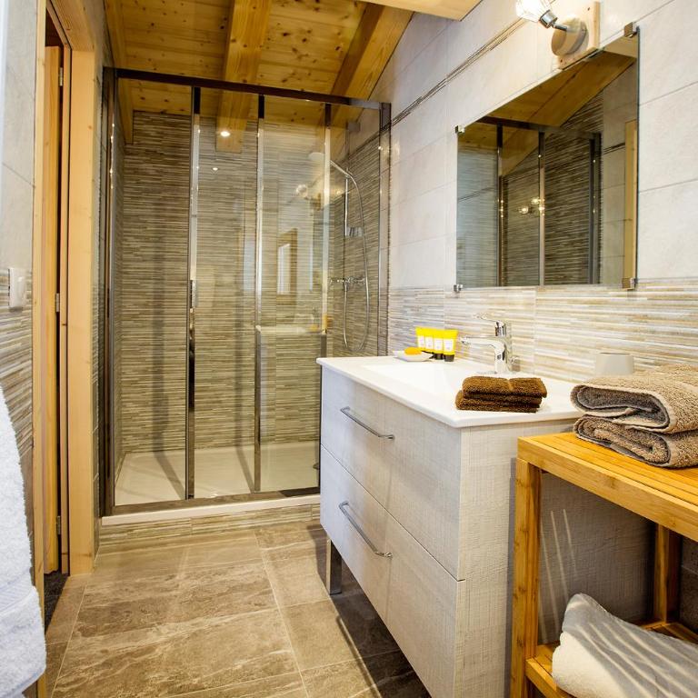 Chalet l’Aiglon - Chambre Double ou Lits Jumeaux Deluxe avec Balcon - 2