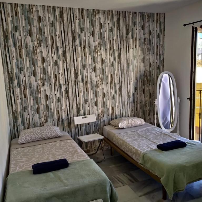 Málaga Centro Hostel - Habitación Doble con baño compartido - 1 o 2 camas - 6