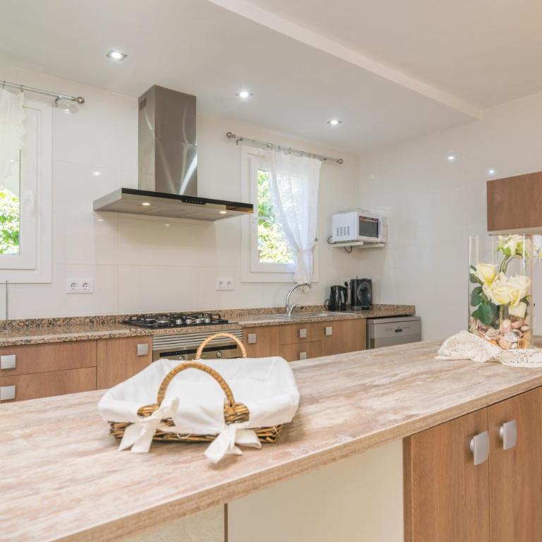 Bell-Punt - Four-Bedroom Villa - 17