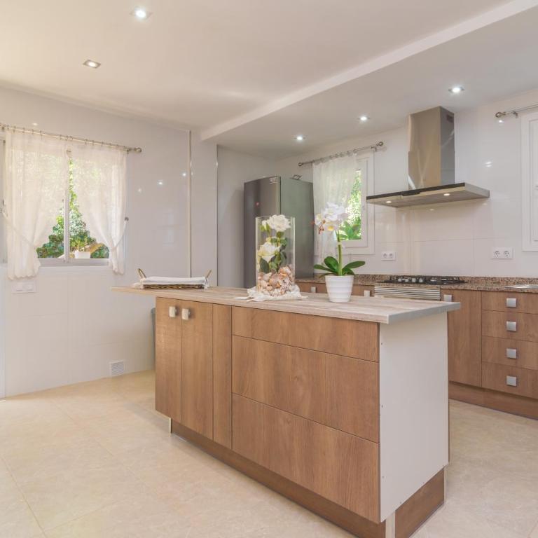 Bell-Punt - Four-Bedroom Villa - 15