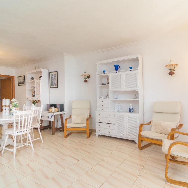 Bell-Punt - Four-Bedroom Villa - 13