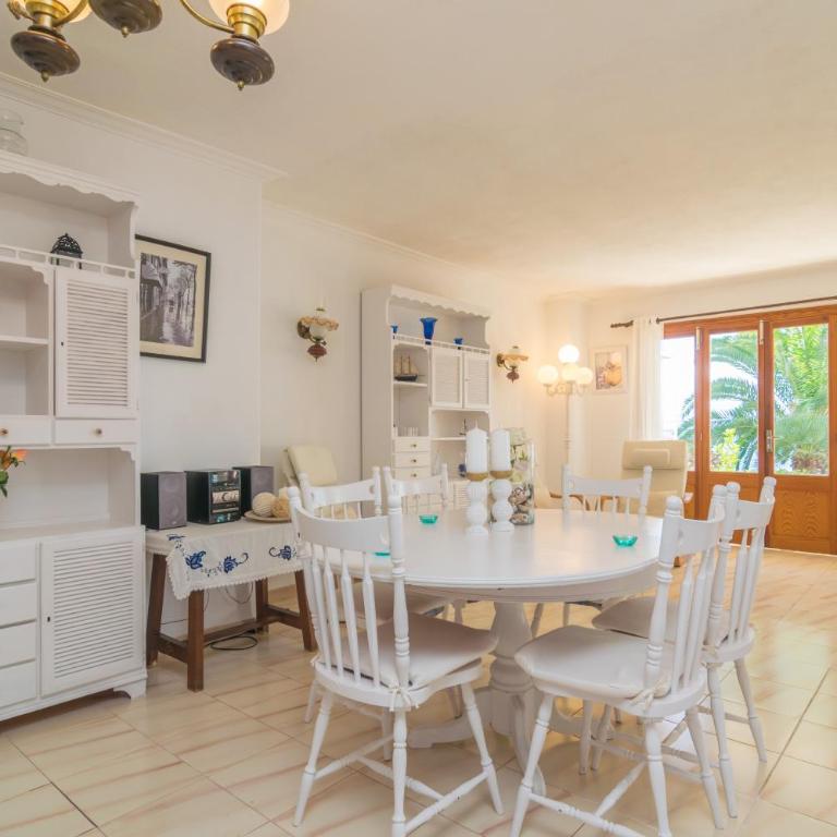 Bell-Punt - Four-Bedroom Villa - 12