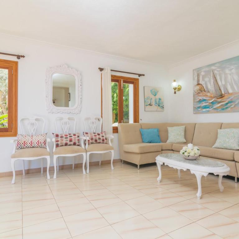 Bell-Punt - Four-Bedroom Villa - 11