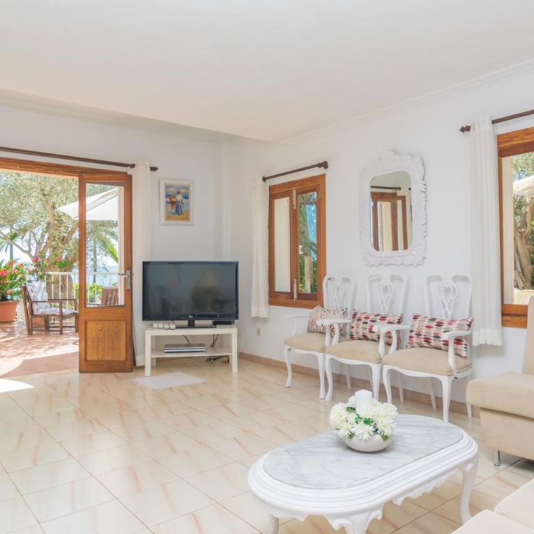 Bell-Punt - Four-Bedroom Villa - 10