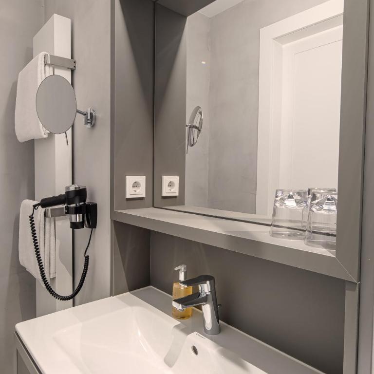 Villa Rein Boutiquehotel - Superior Doppelzimmer mit Balkon und Bergblick - 14