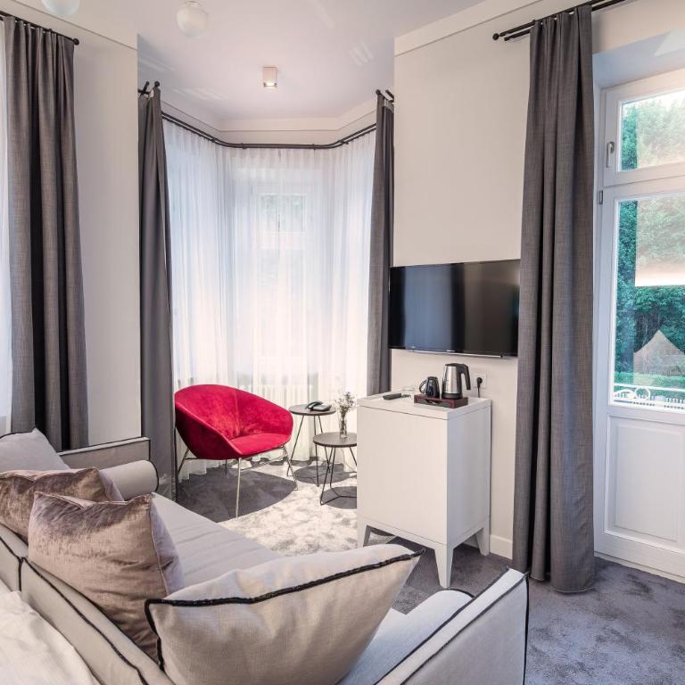 Villa Rein Boutiquehotel - Superior Doppelzimmer mit Balkon und Bergblick - 3