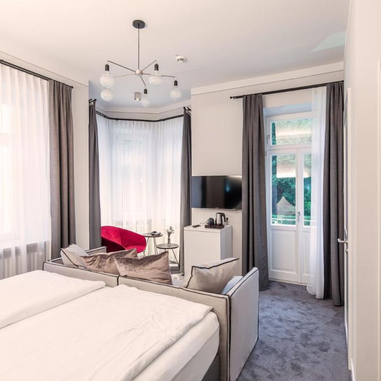 Villa Rein Boutiquehotel - Superior Doppelzimmer mit Balkon und Bergblick - 10