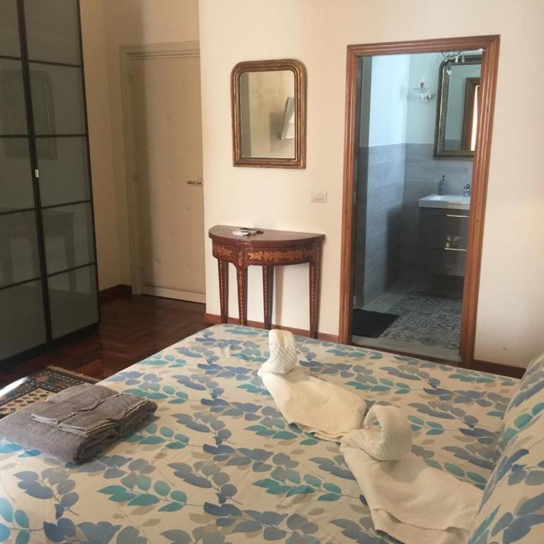 La Casa di Emanuella - Rooms & International Suites - Camera King - 15