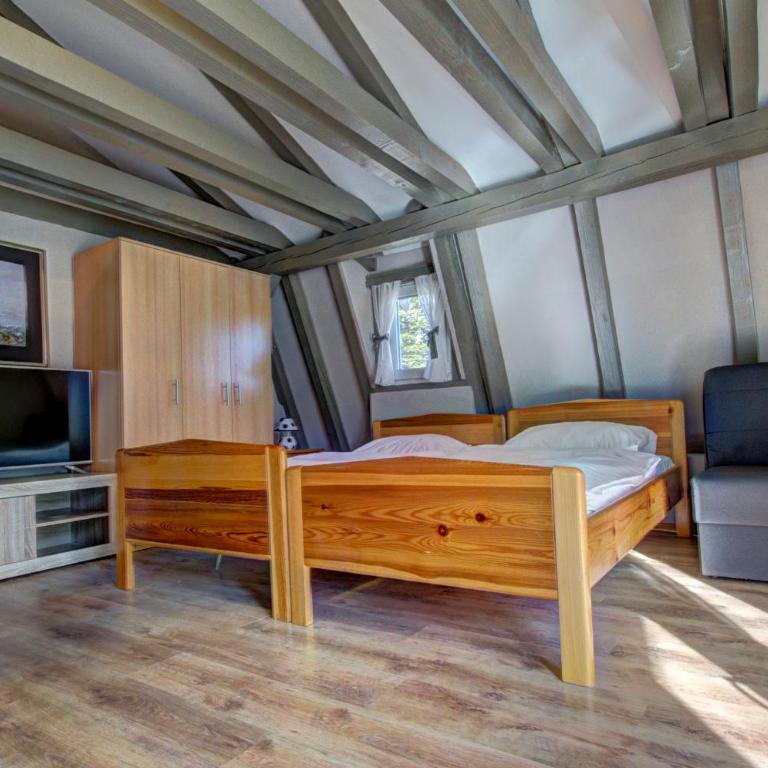 Guesthouse Yeti - Studio with Balcony - 7