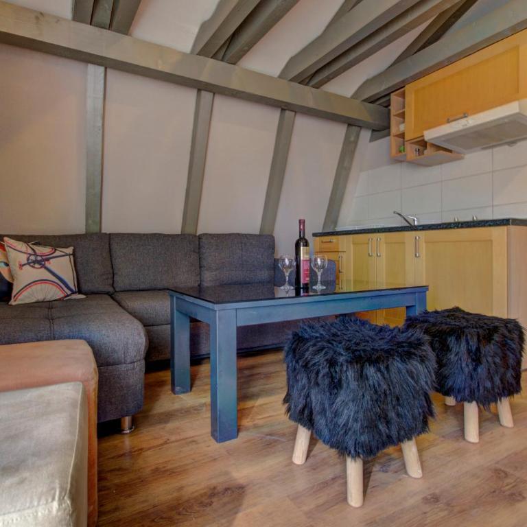 Guesthouse Yeti - Studio with Balcony - 8