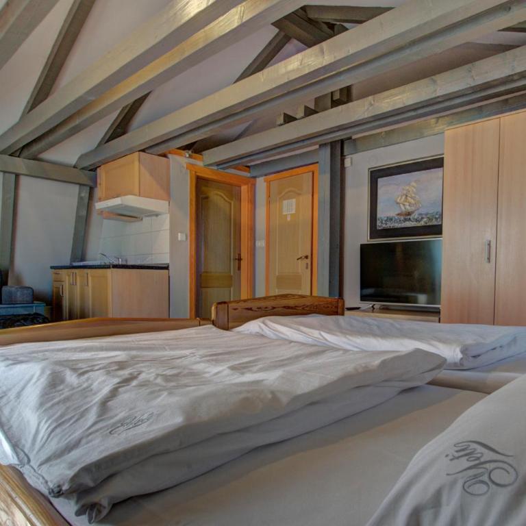 Guesthouse Yeti - Studio with Balcony - 2
