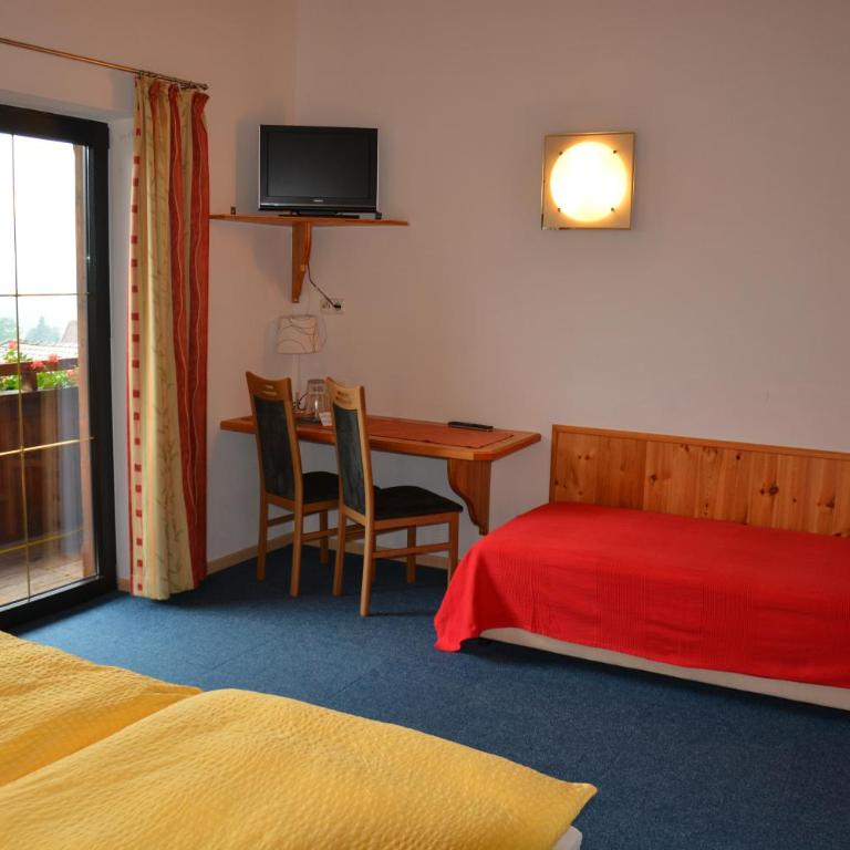 Gästehaus Wöll - Dreibettzimmer - 2