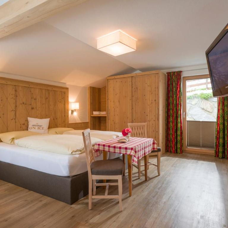 Hottererhof - Familienzimmer mit Bergblick - 1