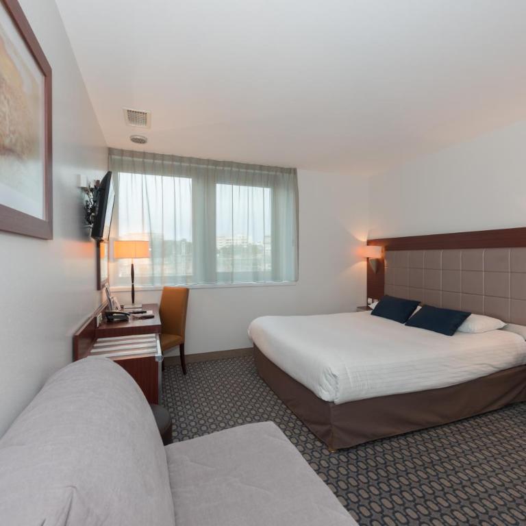 Kyriad Limoges Centre Gare - Atrium - Chambre Quadruple - 2