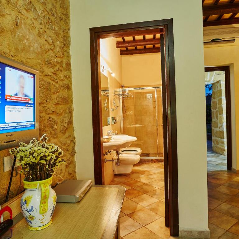 Agriturismo Baglio Donnafranca Wine Resort - Deluxe Double or Twin Room - 1