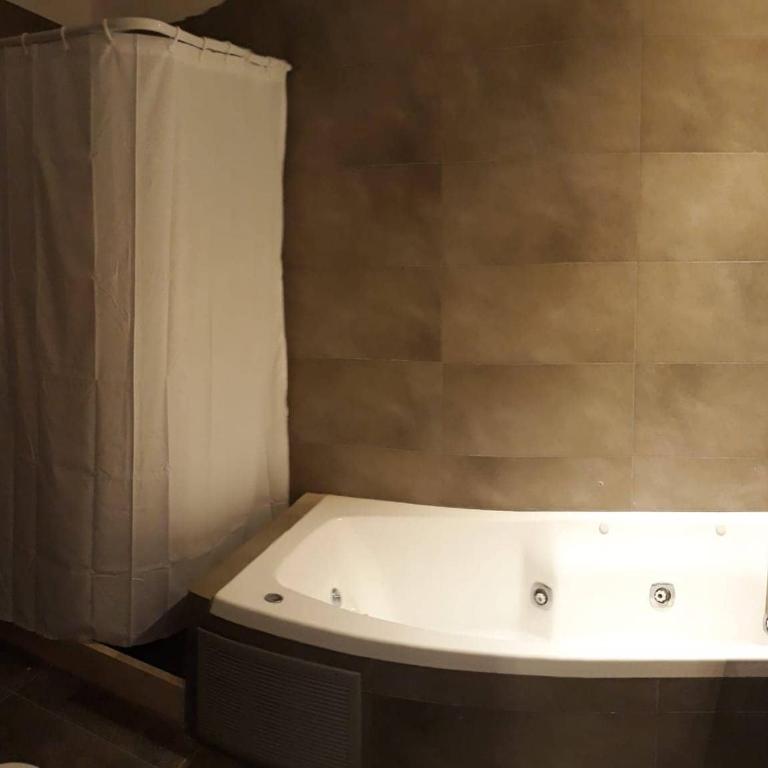 Santinos Suites - Double Room with Spa Bath - 2