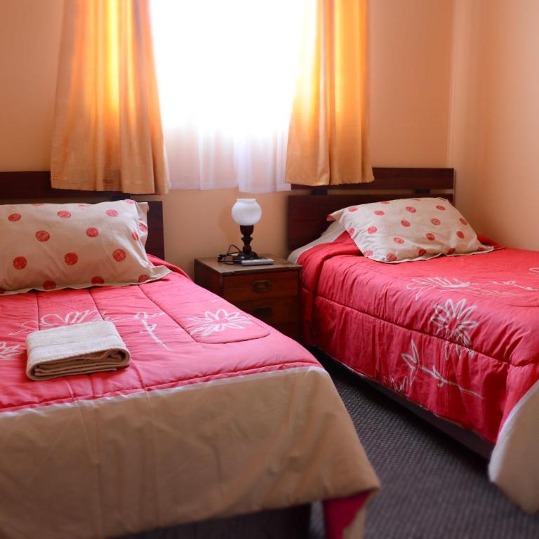 Hostal Aventura Austral - Standard Twin Room with Shared Bathroom - 2