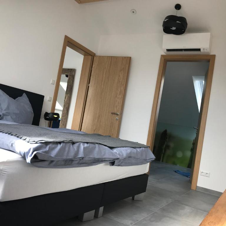 Nussböckgut - Winzerhof mit gratis Parkplatz - Superior Doppelzimmer - 4