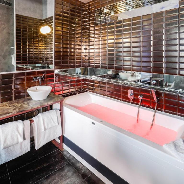 Apostrophe Hôtel - Chambre Double Balneo avec Baignoire de Chromothérapie - 2