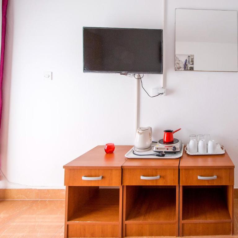 Guest House Lotos - Triple Room with Private External Bathroom - 19