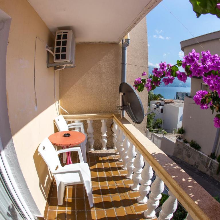 Guest House Lotos - Triple Room with Private External Bathroom - 13
