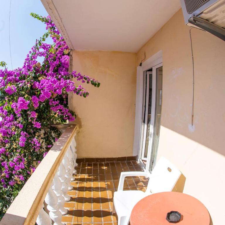 Guest House Lotos - Triple Room with Private External Bathroom - 14