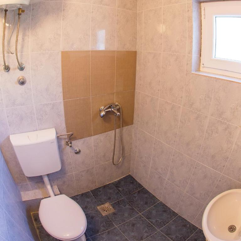 Guest House Lotos - Triple Room with Private External Bathroom - 17