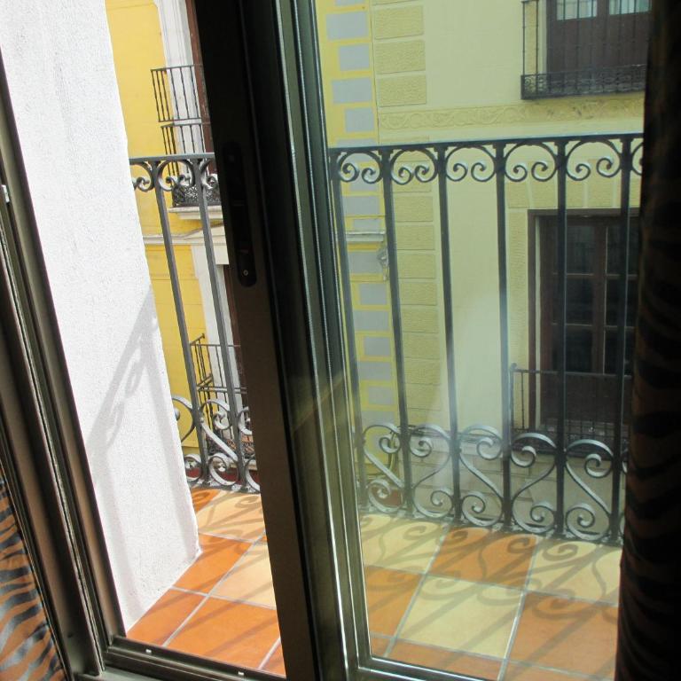 Madrid City Rooms - Double Room with Private Bathroom - 4