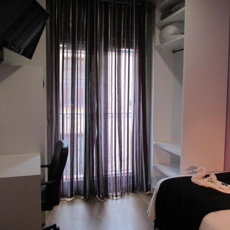 Madrid City Rooms - Double Room with Extra Bed - 8