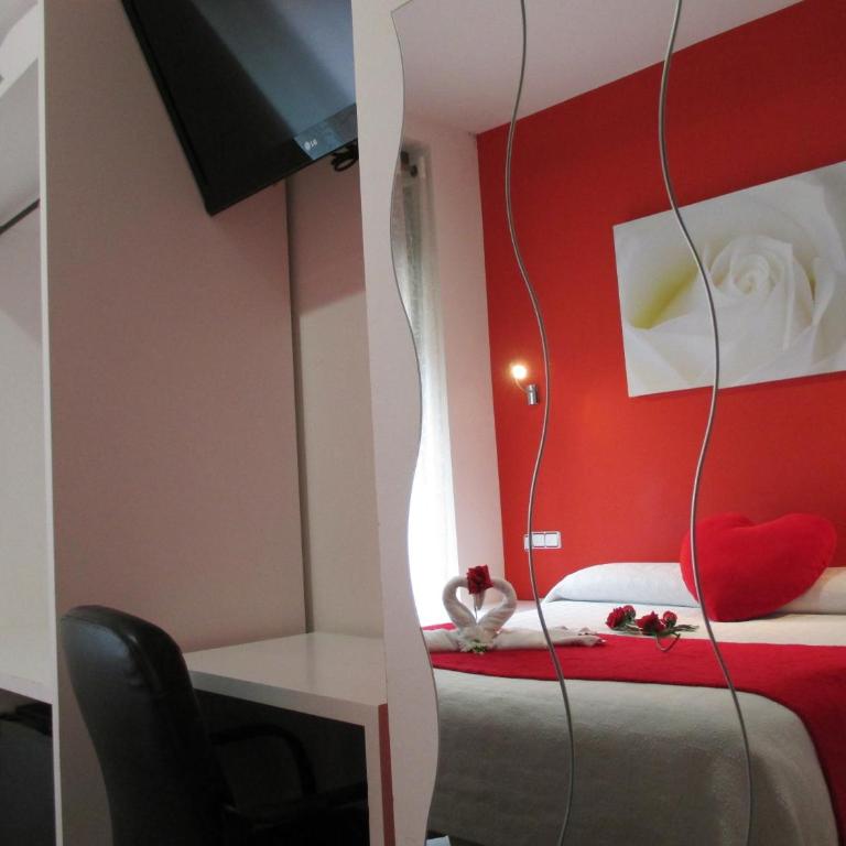 Madrid City Rooms - Double Room with Private Bathroom - 10