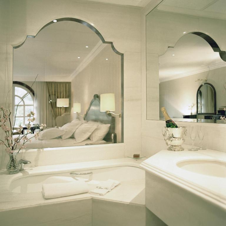 The Green Park Boutique Hotel and Grand Suites - Chapultepec Parkfront - Deluxe Suite with Park Views - 4