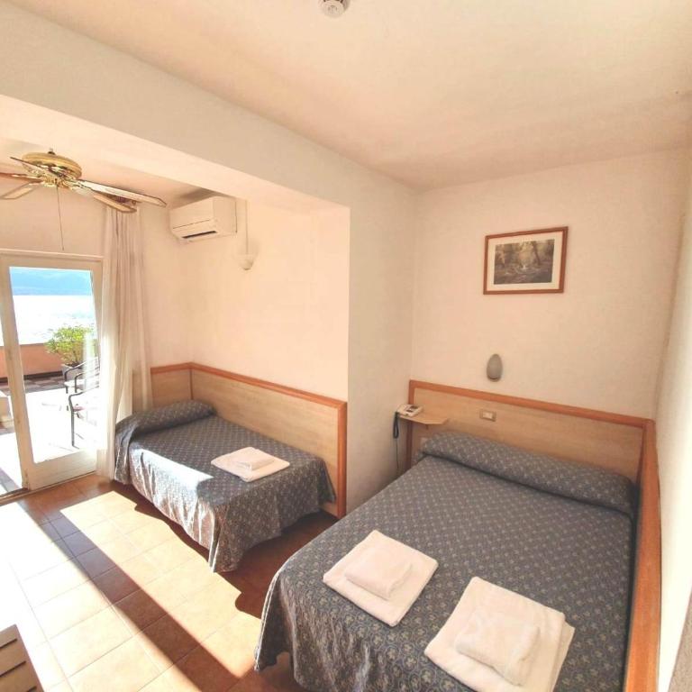 Hotel Castell - Montagnoli Group - Camera Doppia con Letti Singoli con Bagno Privato - 2