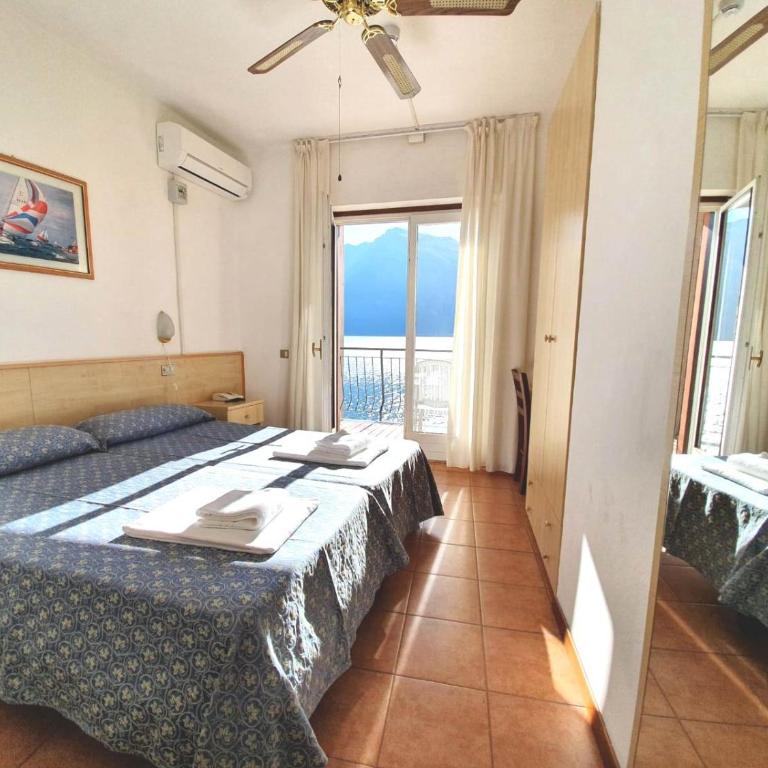 Hotel Castell - Montagnoli Group - Camera Matrimoniale/Doppia con Letti Singoli con Vista Lago. - 6
