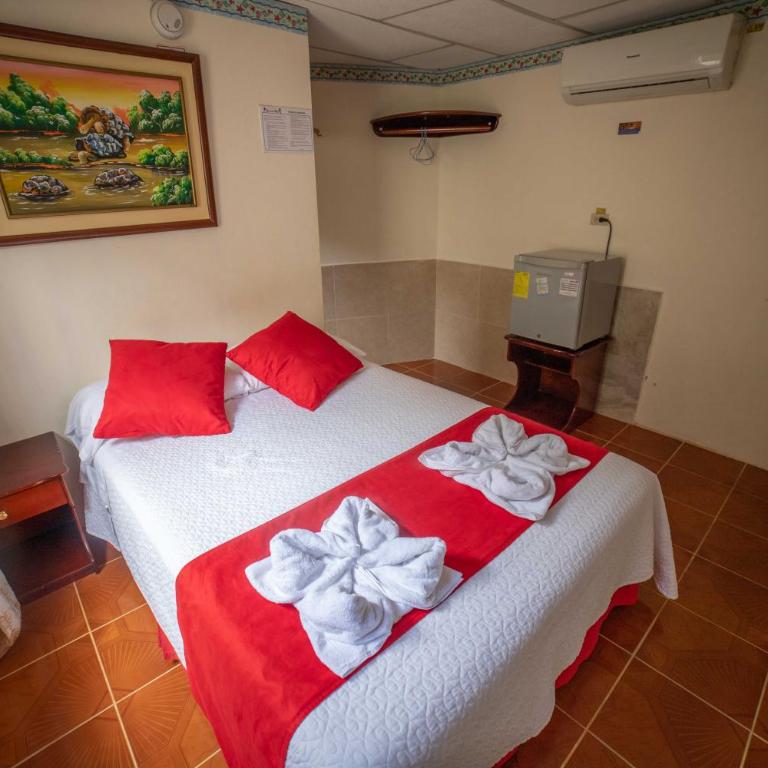 Hostal Gladismar - Habitación con cama grande - 1