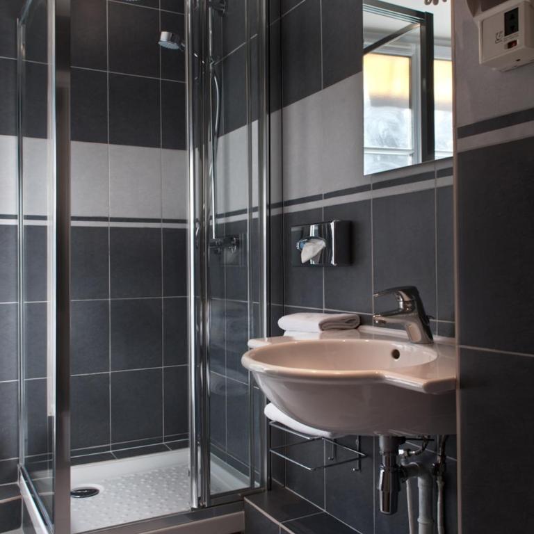 Hôtel de la Motte Picquet - Chambre Double - 10