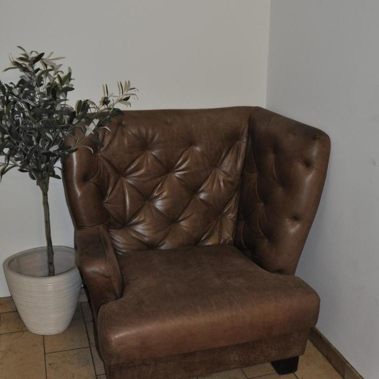 Hotel-Pension Asta - Einzelzimmer mit Gemeinschaftsdusche und -WC - 1
