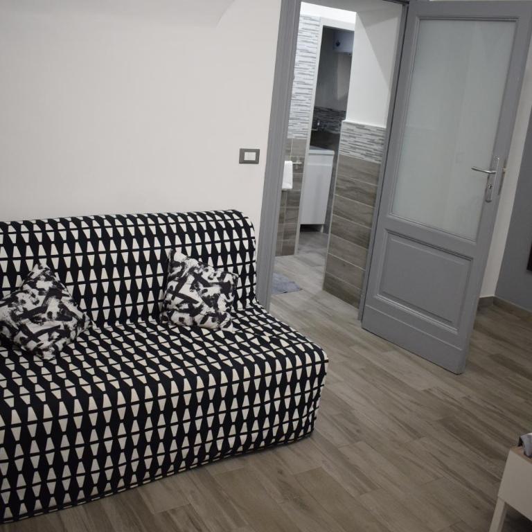 B&W Loft - Apartment - 7