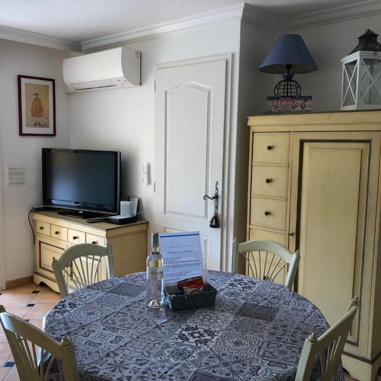 Le Noisetier - Two-Bedroom Apartment - 8