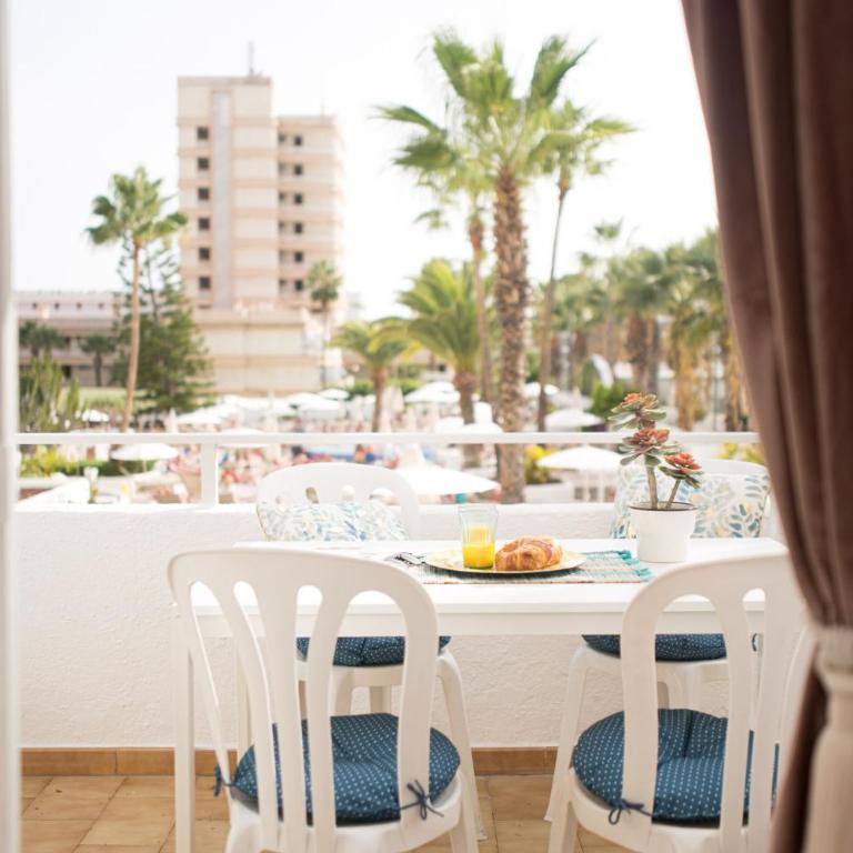 Adults Only Sunny Quiet Apartment with Aircon in Center of Las Americas - Apartamento con vistas a la piscina - 2