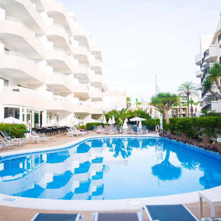 Adults Only Sunny Quiet Apartment with Aircon in Center of Las Americas - Apartamento con vistas a la piscina - 1