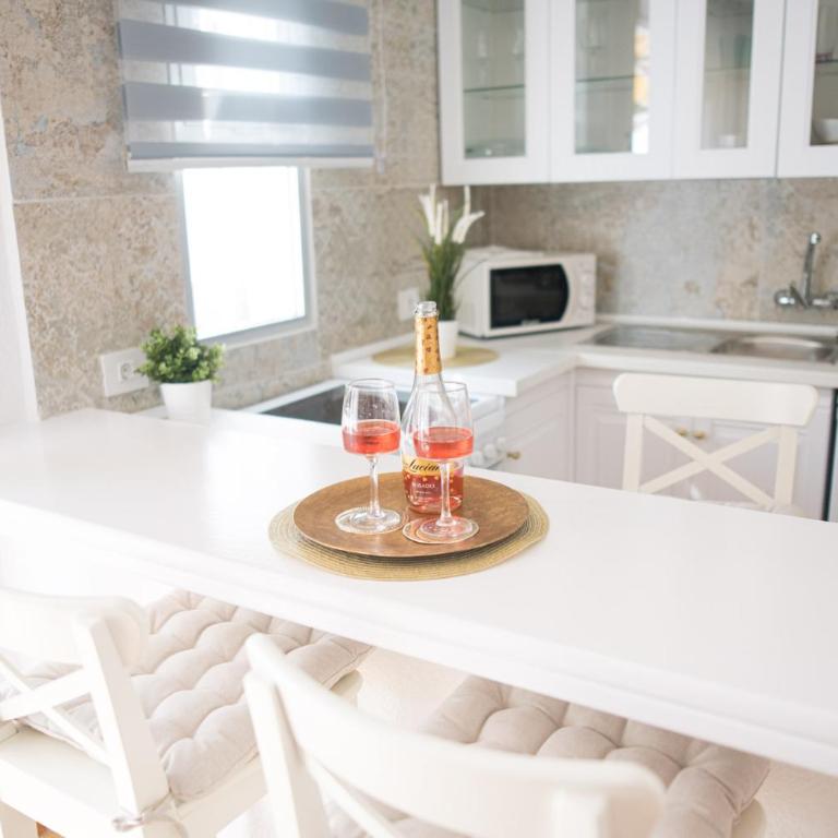 Adults Only Sunny Quiet Apartment with Aircon in Center of Las Americas - Apartamento con vistas a la piscina - 8