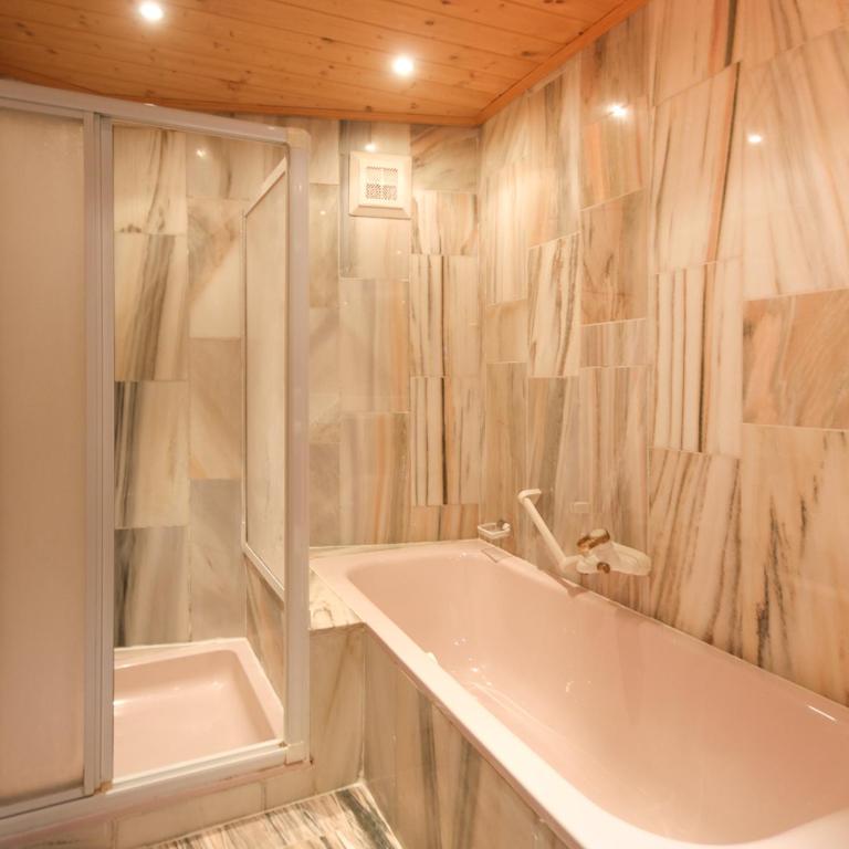 Kia Ora Hotel Restaurant - Chalet mit 3 Schlafzimmern - 19