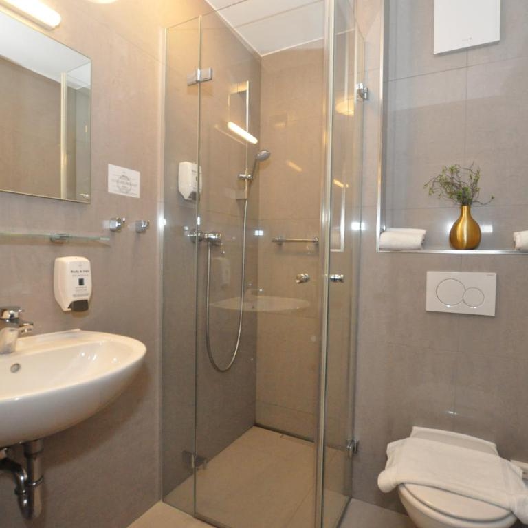 Hotel Perlach Allee by Blattl - Double Room - Queen Size Bed - 3