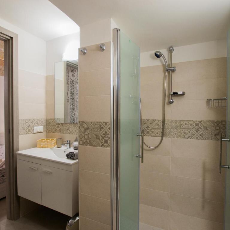 Suite 87 - Casa con 1 Camera da Letto e Vasca Idromassaggio - 13