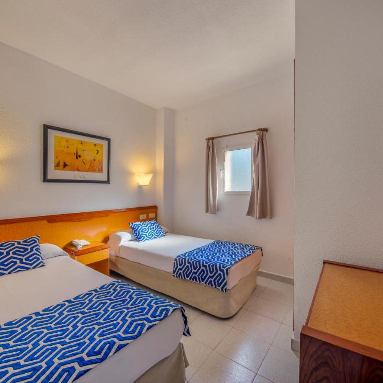 Globales Gardenia - Habitación Familiar (3 adultos +1 niño) - 4