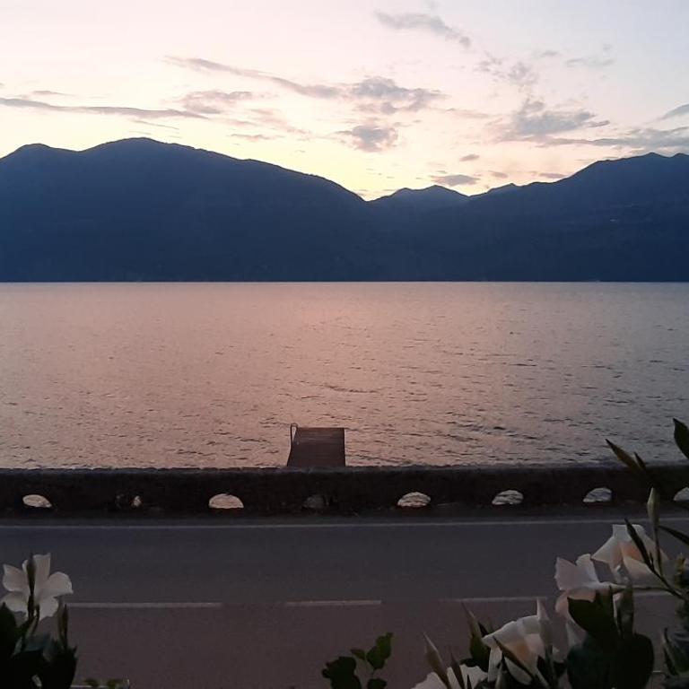Villa sul Lago con pontile privato a Brenzone sul Garda - Unique and exclusive - Casa con 3 Camere da Letto - 9