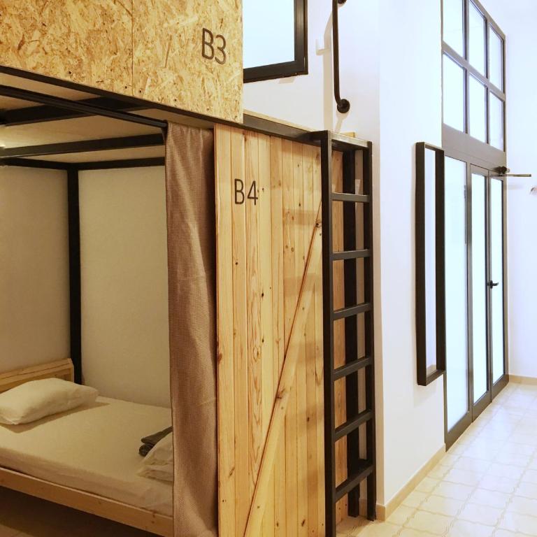 Hostel Numero Trece - Albergue Juvenil - FREE towels, coffee & tea, remote check-in - Bed in 6-Bed Mixed Dormitory Room - 2