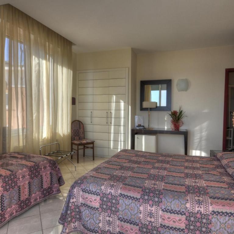 Hotel Marinella - Standard Triple Room - 1