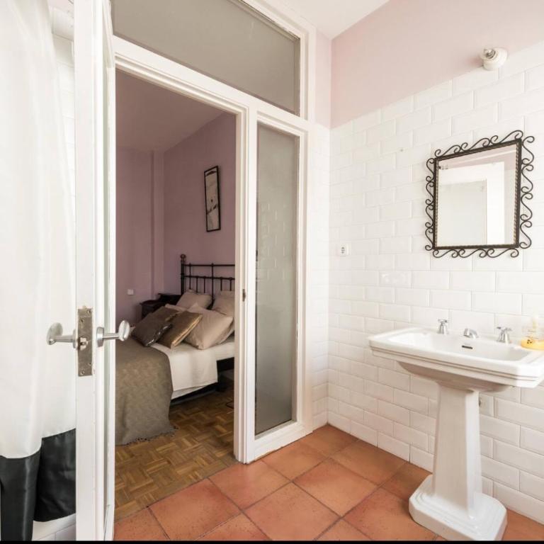 Spacious Penthouse with Large Terrace in Malasaña - Apartment with Terrace - 42