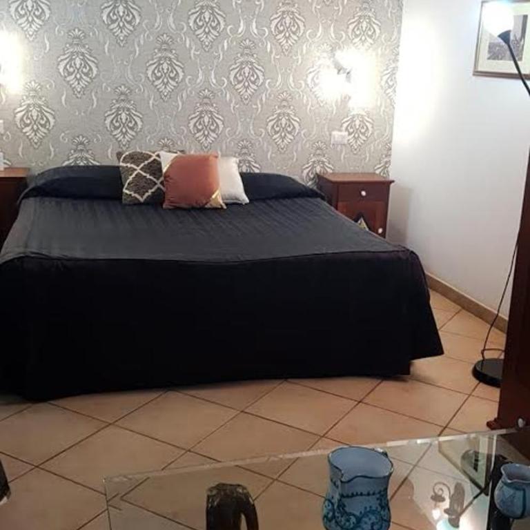 Hotel Sangiuliano 132 centro storico Catania - Family Room with Patio - Split Level - 5